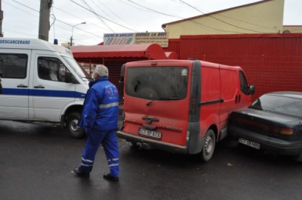 Ambulanţă implicată în ACCIDENT RUTIER: pacientul pe care îl transporta a fost rănit